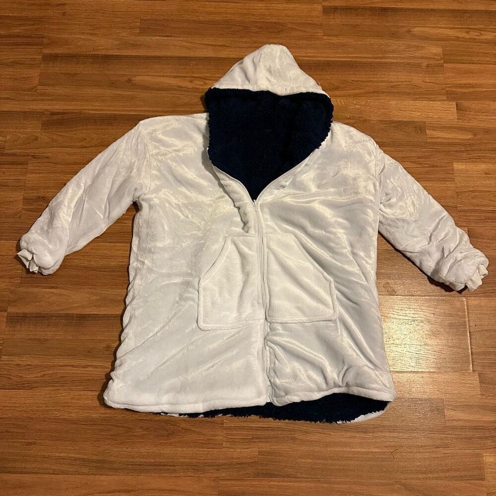 Bella Russo Oversized Wearable Blanket Hoodie White and Blue Zip-Up